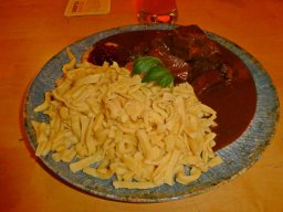 02_Harmonie Spatzle u. Gulasch Gross